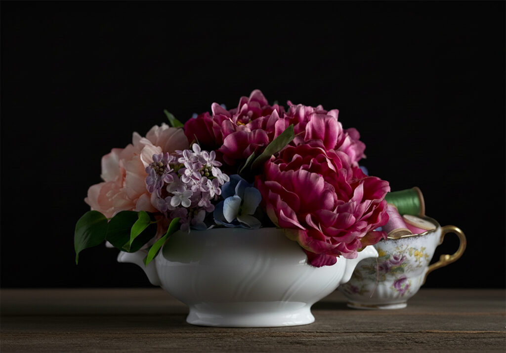 Centro de mesa blanco con flores